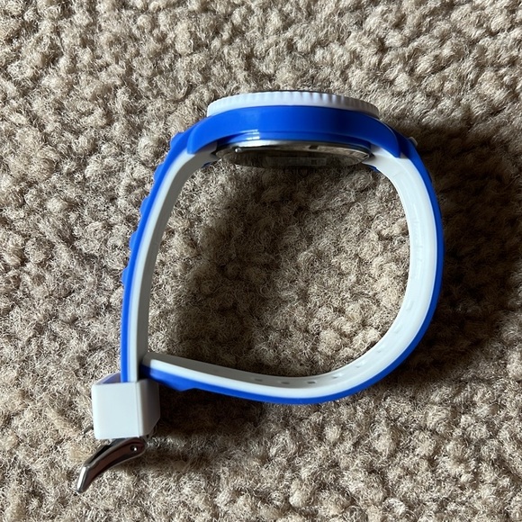 Pantone Ice Watch: 18-3949 Dazzling Blue - Picture 4 of 10